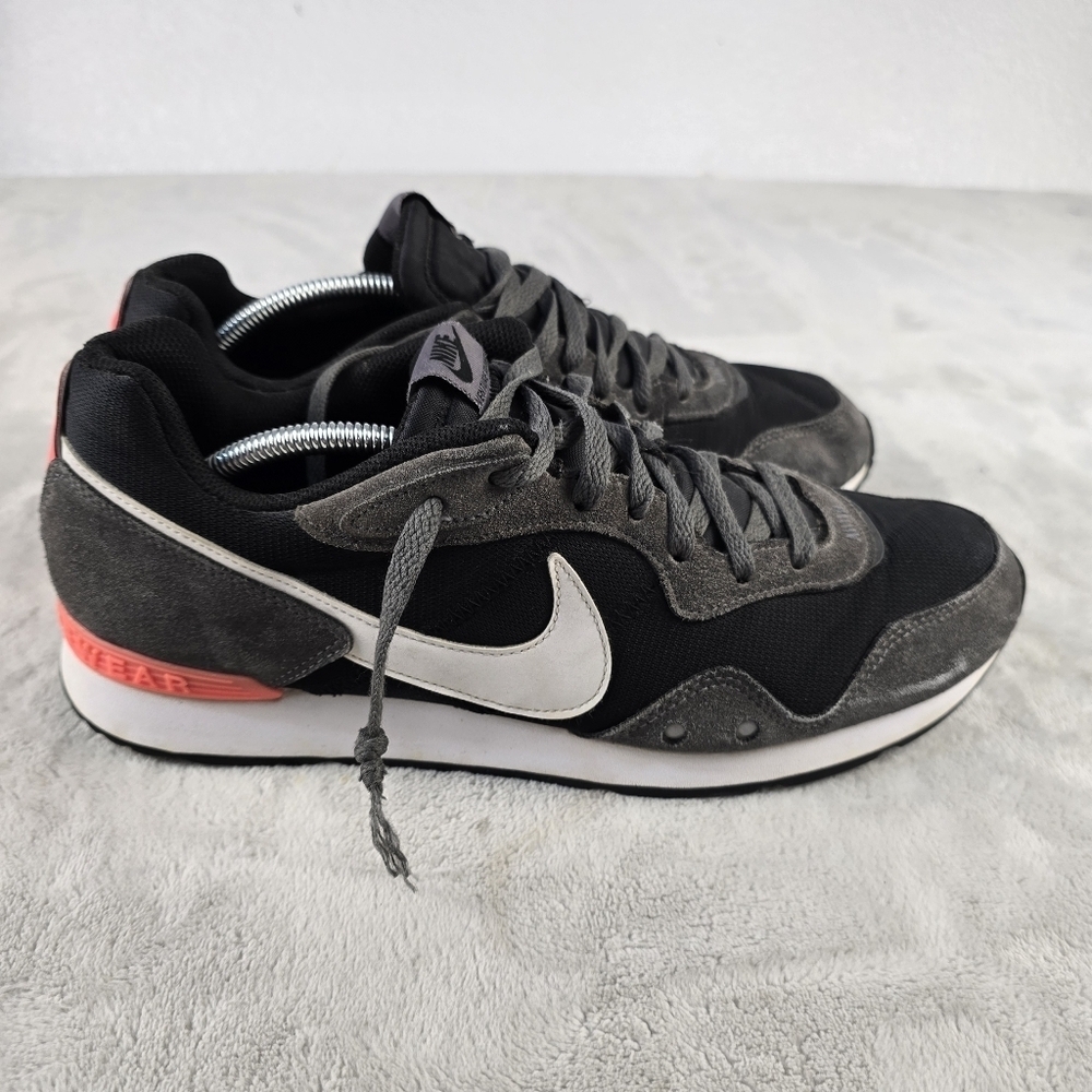 Nike Venture Runner Iron Grey, Crimson Sz 13 2944-004